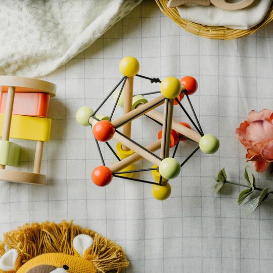 NESTA TOYS Skwish Baby Rattle & Teether – Wooden Montessori Toy for Babies