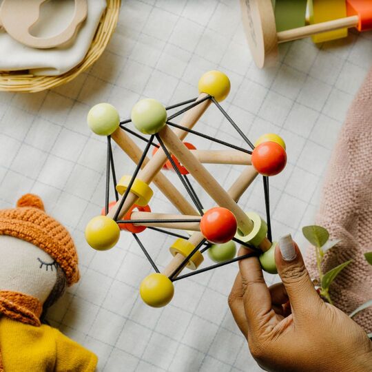 NESTA TOYS Skwish Baby Rattle & Teether – Wooden Montessori Toy for Babies