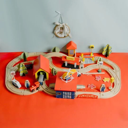 NESTA TOYS - Train Track Toy Set with Vehicles (69 Pcs)