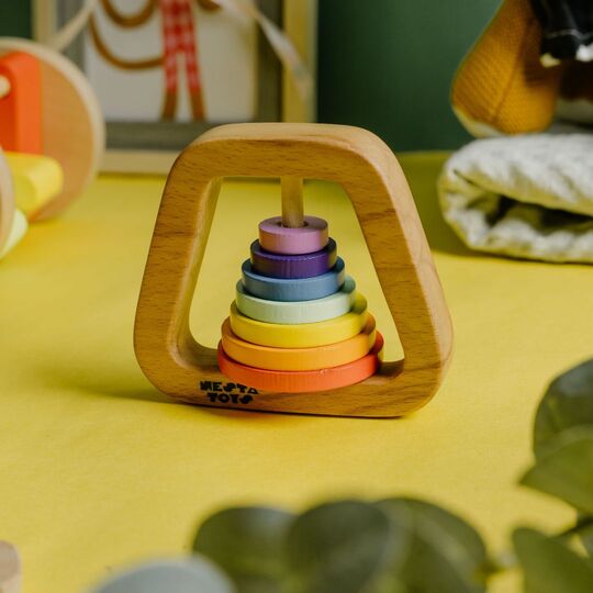 NESTA TOYS Wooden Rainbow Rattle – Musical Toy for Babies 0–12 Months