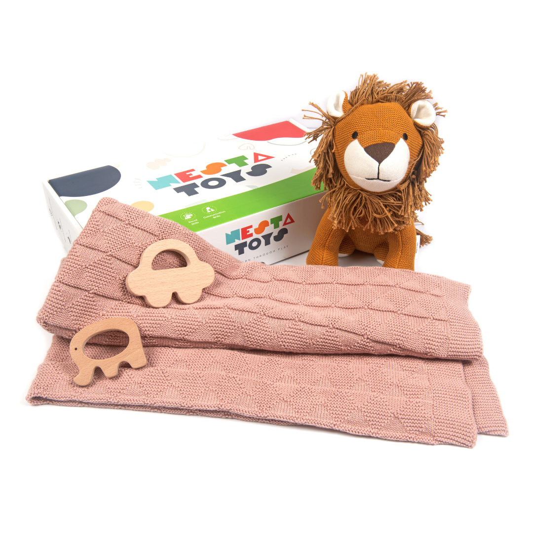 NESTA TOYS - Newborn Gift Set – Swaddle, Lion Plush Toy & Wooden Teethers - nestatoys