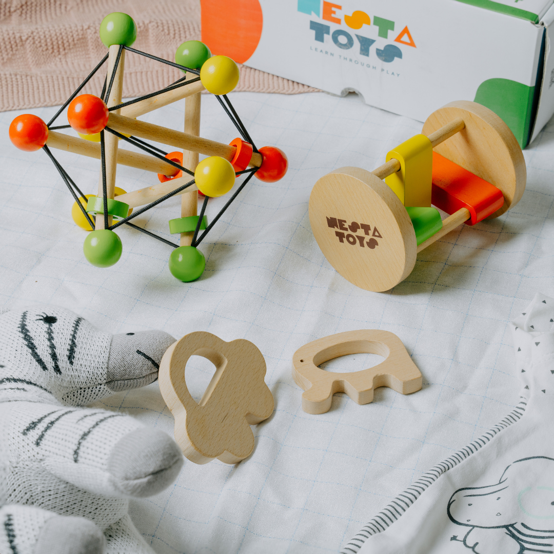 NESTA TOYS - Newborn Gift Set – Skwish Rattle, Clacker Rattle & Wooden Teethers - nestatoys