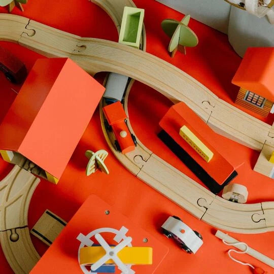 NESTA TOYS - Wooden train track toy set with vehicles designed for creative and open-ended play