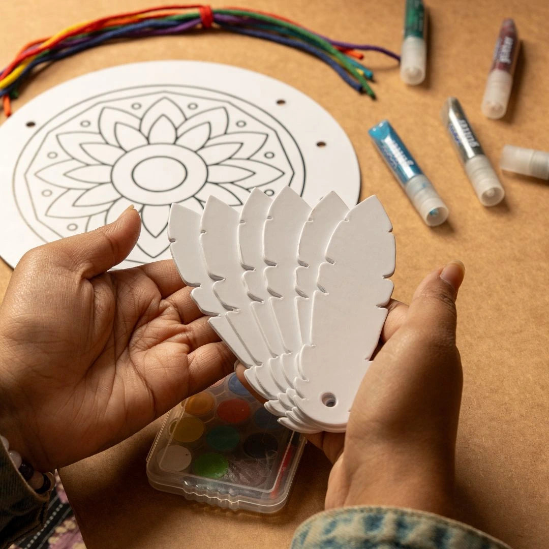 NESTA TOYS -Kids creating mandala art dream catcher craft kit with colors and threads