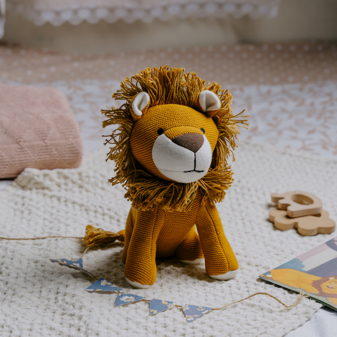 NESTA TOYS Newborn Gift Set - Lion Plush Toy, Wooden Elephant & Car Teether - 