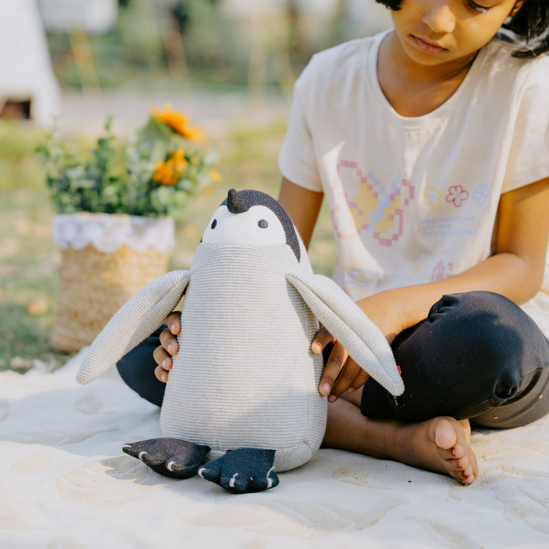NESTA TOYS – Newborn Gift Set - Penguin Plush Toy & Wooden Teethers - nestatoys