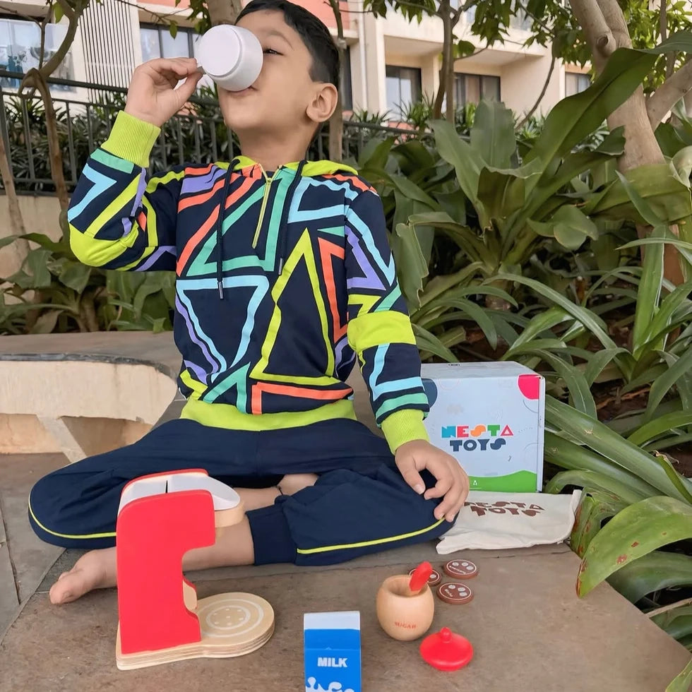 NESTA TOYS Kitchen Toy Red Coffee Machine, durable wooden toy for children aged 3+, encouraging hand-eye coordination and pretend play