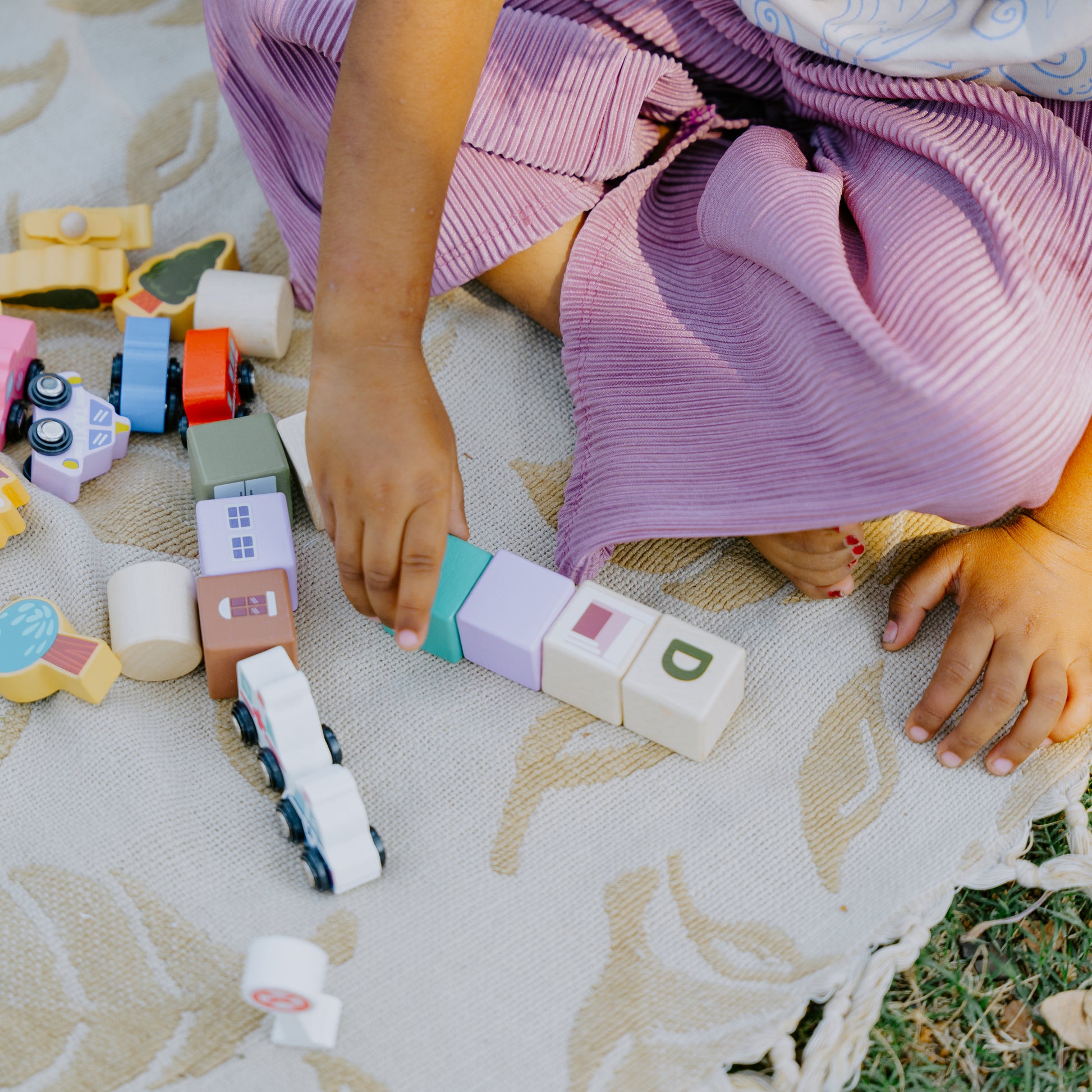 NESTA TOYS Wooden City Building Blocks Set (115 Pieces) Montessori wooden toy for kids 