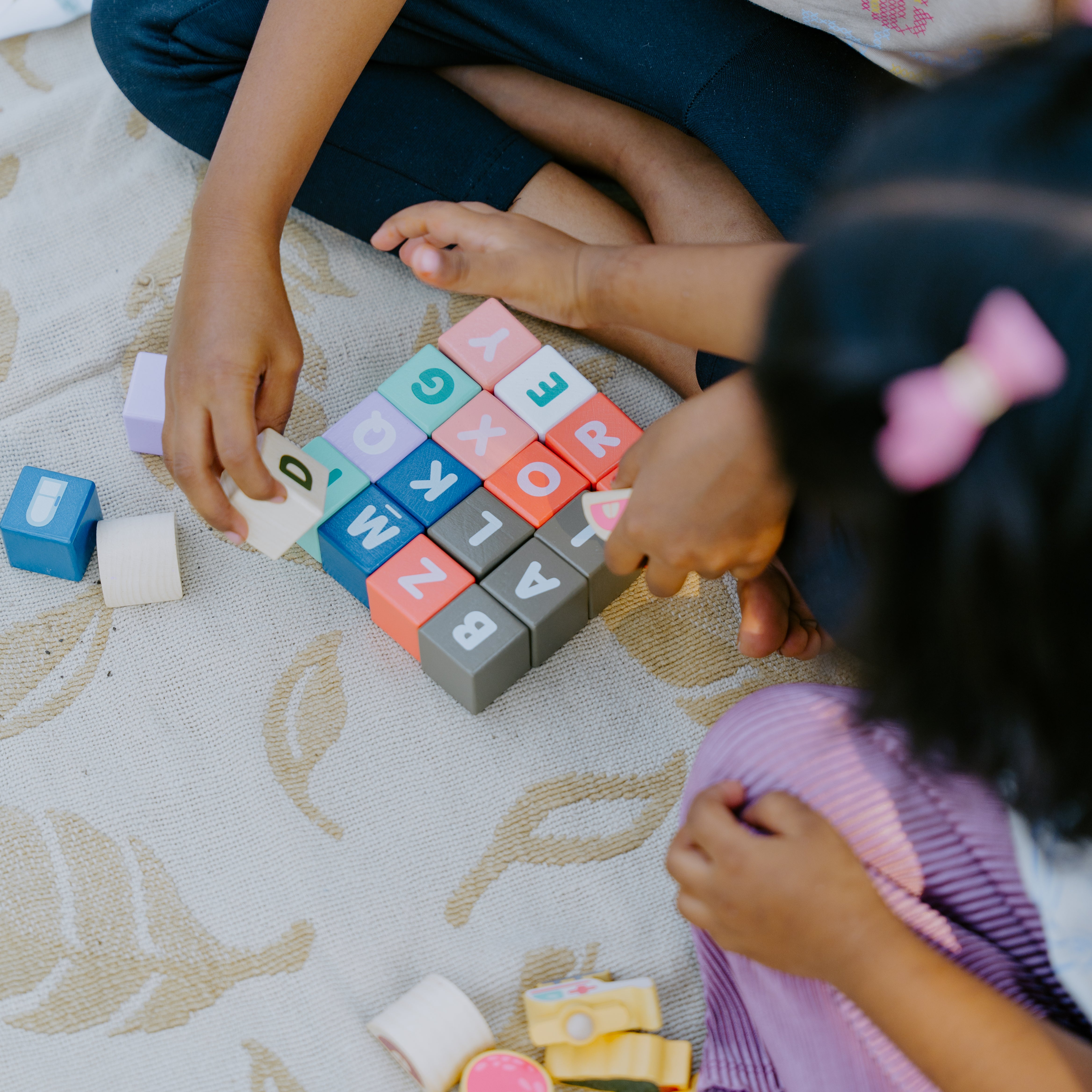 NESTA TOYS Wooden City Building Blocks Set (115 Pieces) Montessori wooden toy for kids 